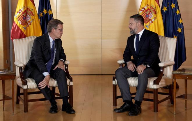 Alberto Núñez Feijóo y Santiago Abascal se reúnen en el Congreso