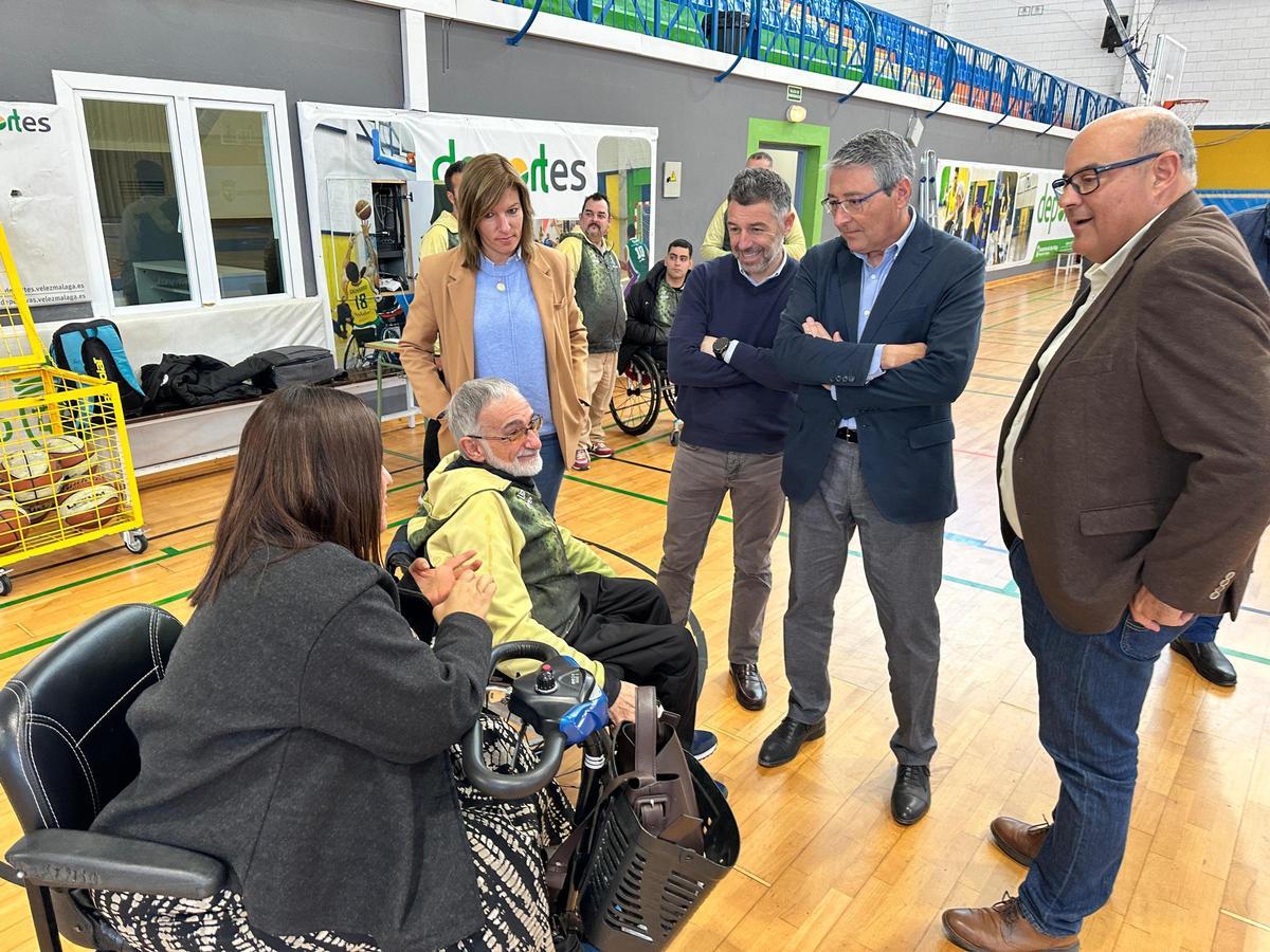 La Diputación apoya al club de baloncesto en silla de ruedas AMIVEL.