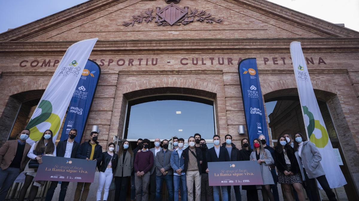 Los deportistas FER posan en el Complejo La Petxina