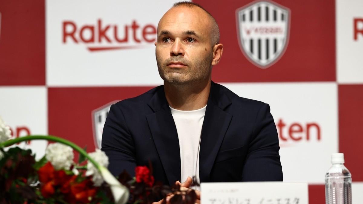 Iniesta, durante el acto de renovación con el Vissel Kobe