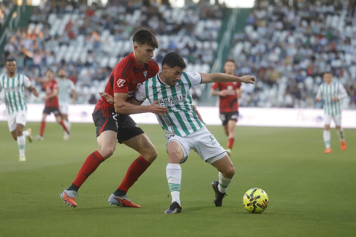 Jacobo González no tuvo su mejor tarde en El Arcángel y se marchó sustituido al banquillo.