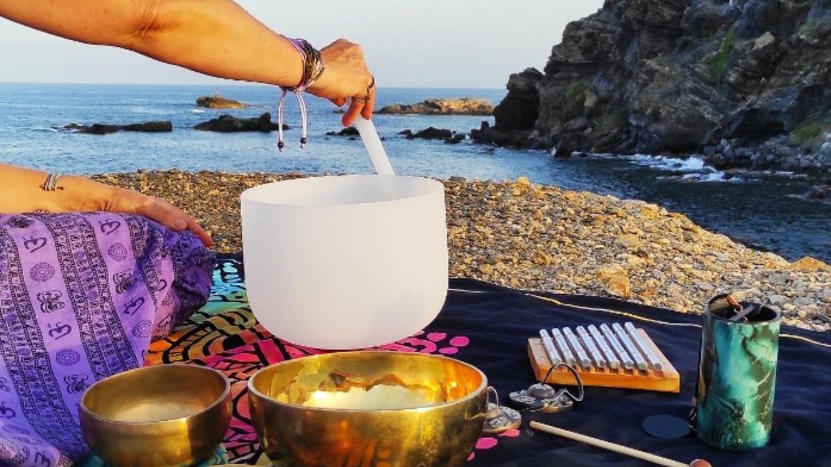 Baño de sonidos sagrados uno d una de las actividades que se puede reaizar en otoño según el portal de turismo de la Región de Murcia