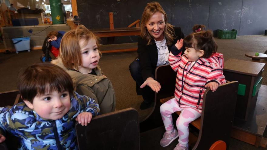 Fabiola García visitó ayer la escuela infantil pública autonómica de A Estrada.