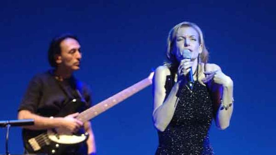 Ute Lemper pondrá voz a Pablo Neruda