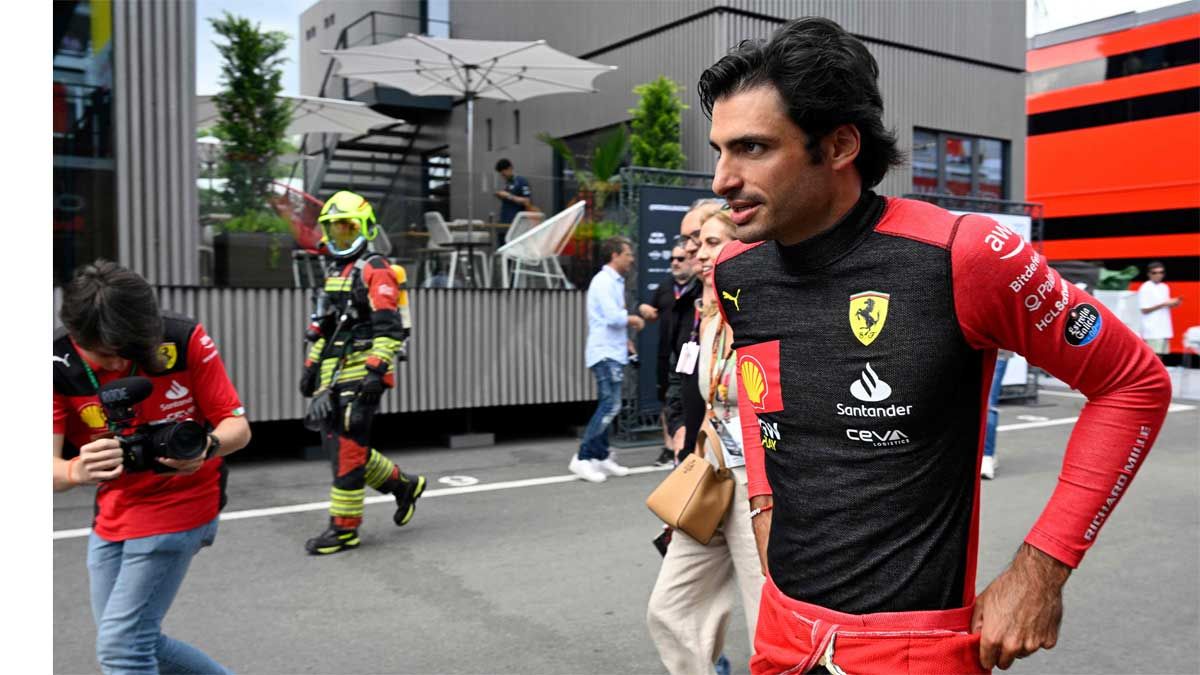 Carlos Sainz, este sábado en el paddock del Circuit