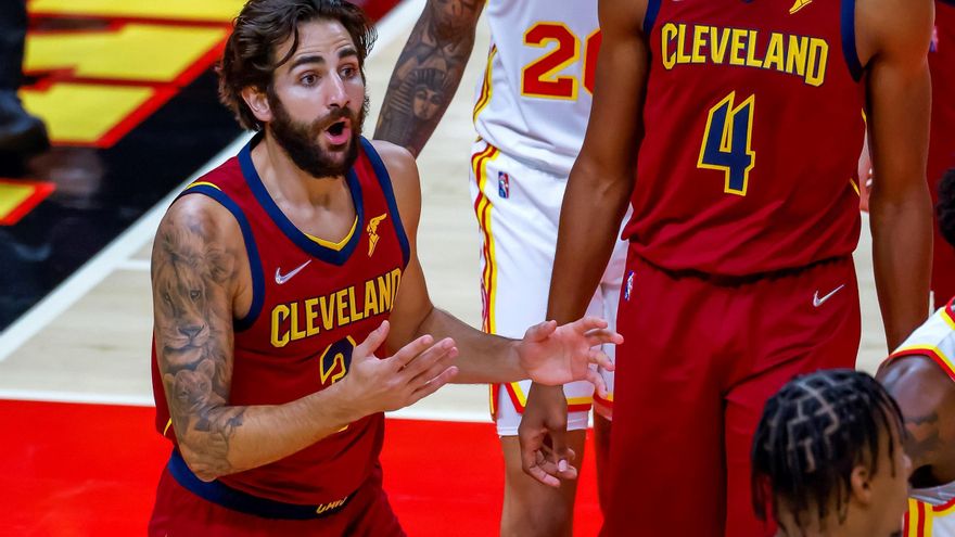 Ricky Rubio pierde en su debut con los Cavs pese a su doble-doble