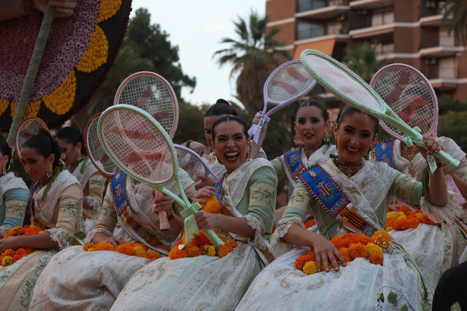 Fin de Feria para Carmen, Nerea y las cortes 2022 en la Batalla de Flores