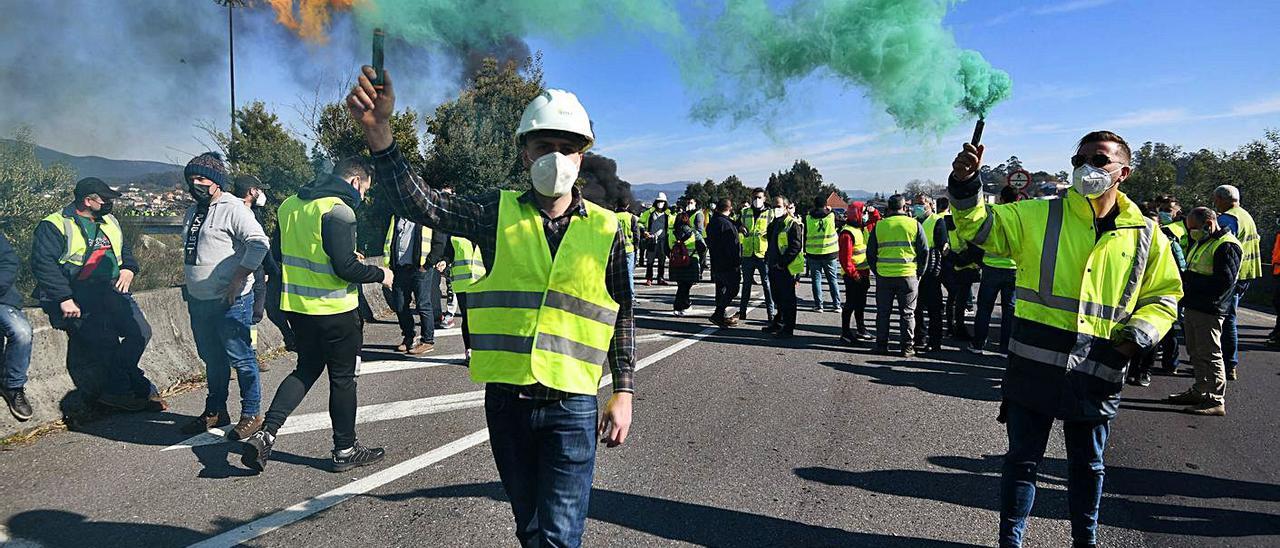 Trabajadores de Ence y del sector forestal y auxiliar en la protesta del pasado martes. |   // GUSTAVO SANTOS