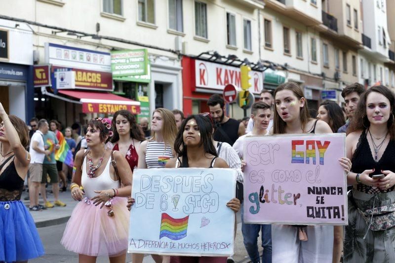 "Orgulloxos y libres". Manifestación del Orgullo en Zaragoza