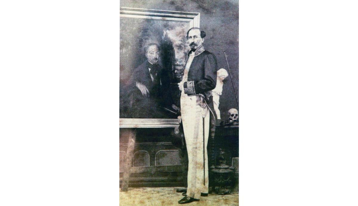 Manuel Ponce de León y Falcón en 1864, ante el retrato de su hermano.