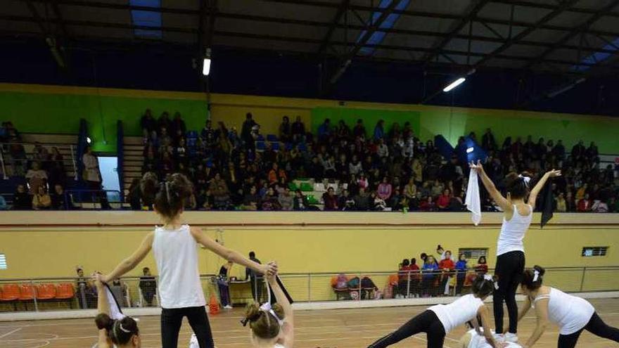 Una exhibición de aeróbic en el polideportivo municipal de La Felguera.