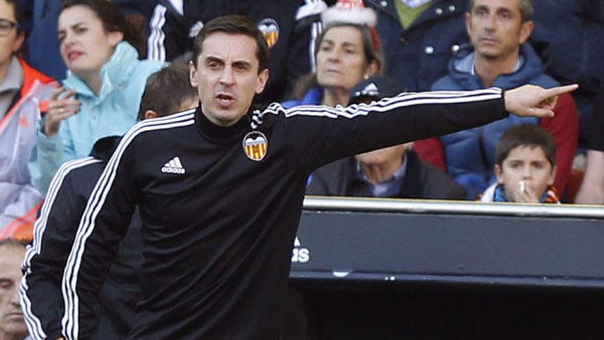 Gary Neville: &quot;Me ha impresionado la inteligencia de Alcácer&quot;