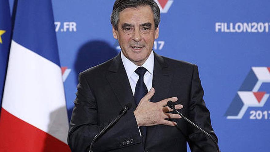 La cursa de Fillon cap a l&#039;Elisi topa ara amb una investigació sobre els seus fills