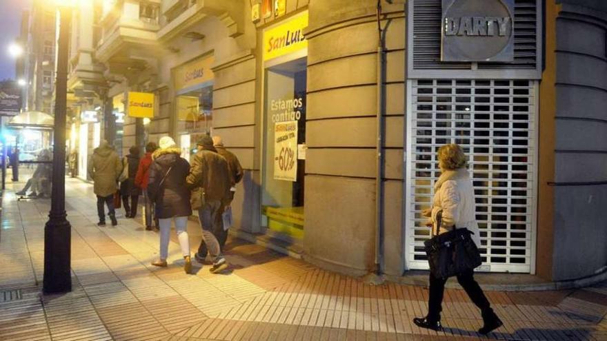 San Luis cierra la tienda de la plaza de Pontevedra