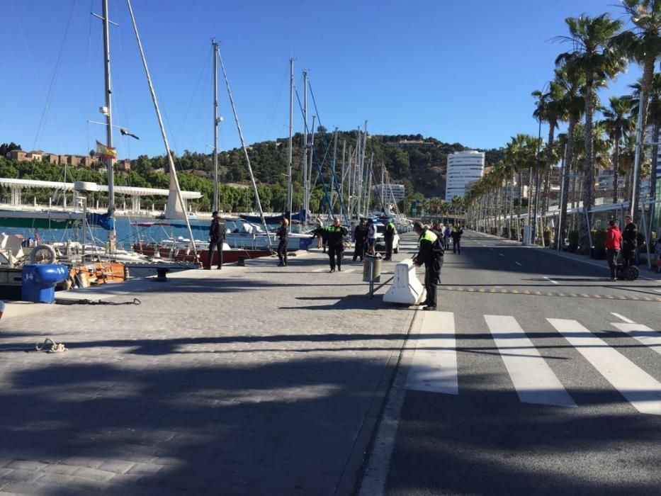 Buscan a una mujer en el agua en el Muelle Uno