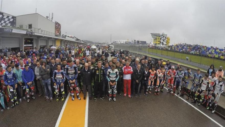 MotoGP guarda un minuto de silencio contra la violencia en el mundo