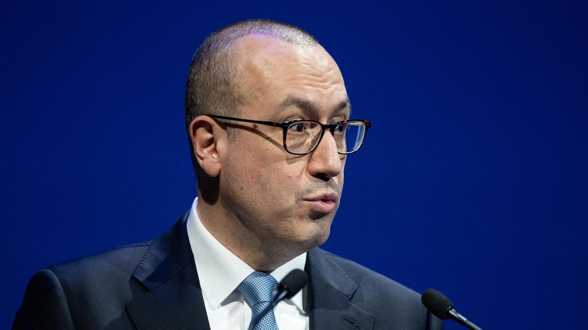 El consejero delegado del BBVA, Onur Genç, durante una rueda de prensa.