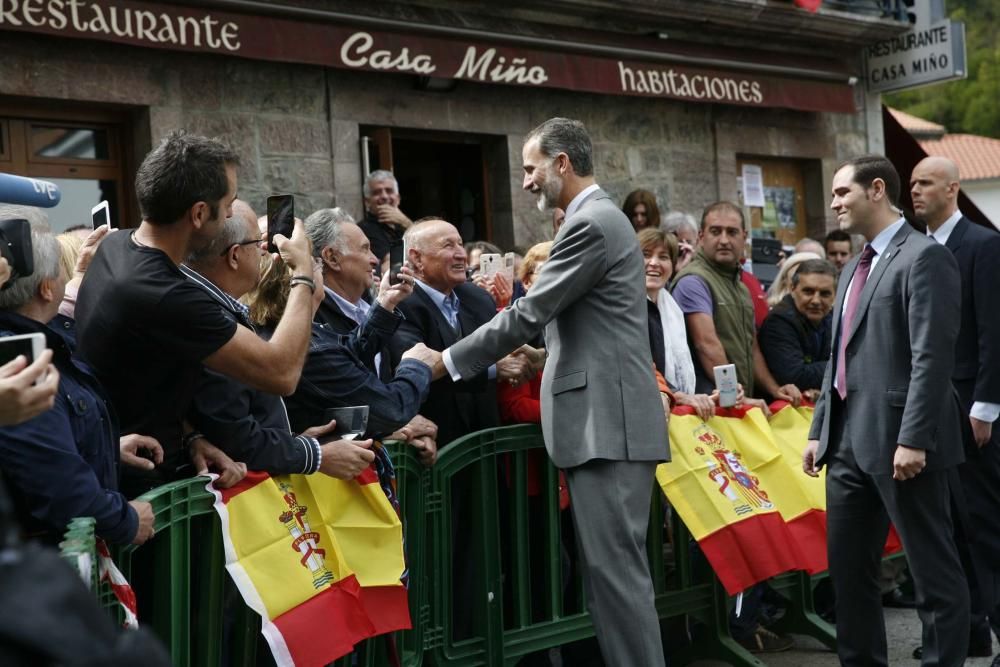 El Rey, impresionado con la "fabrica de luz" de Somiedo