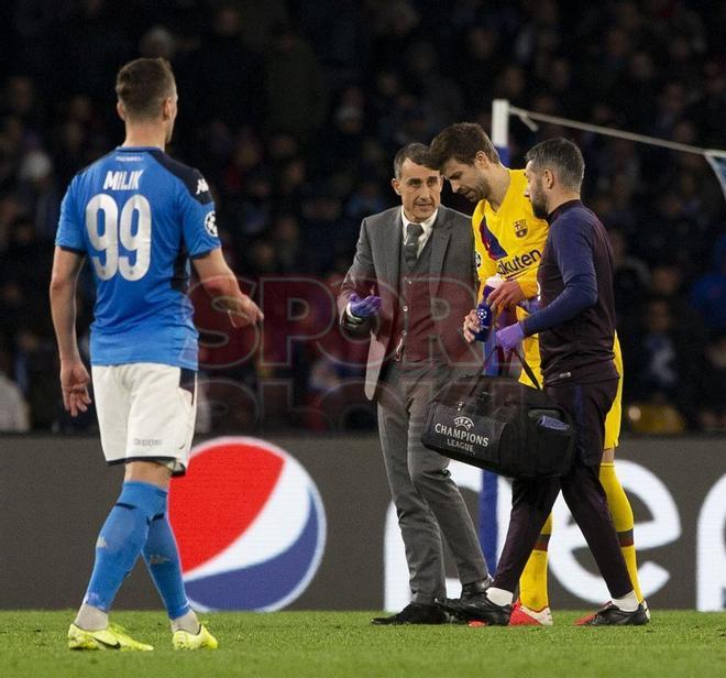 Las mejores imágenes del partido entre el SSC Nápoles y el FC Barcelona de ida de octavos de final de la Champions League disputtado en el estadio San Paolo en Nápoles.