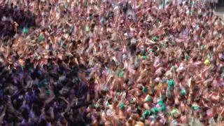 Estallan las fiestas de San Lorenzo en Huesca: olor a albahaca, una plaza abarrotada y mucha música