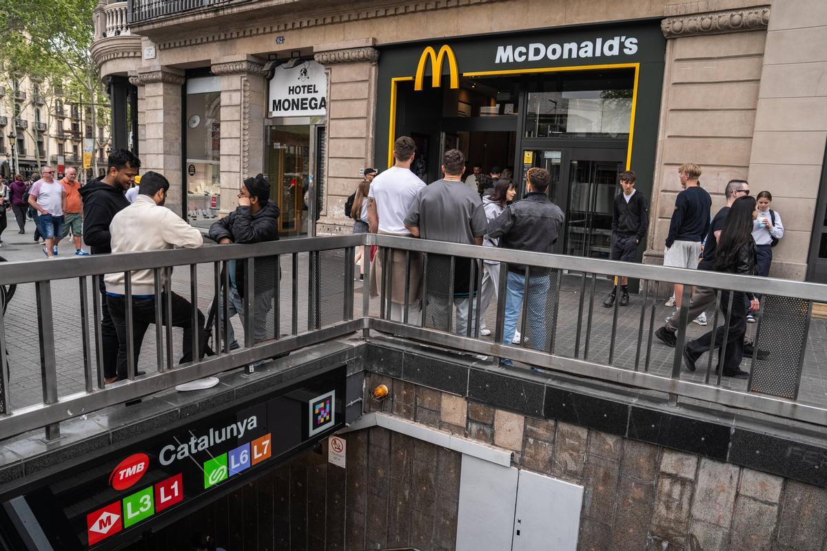 Los primeros McDonald's de Barcelona: el primer local abrió en Pelai número 62 y sigue abierto.