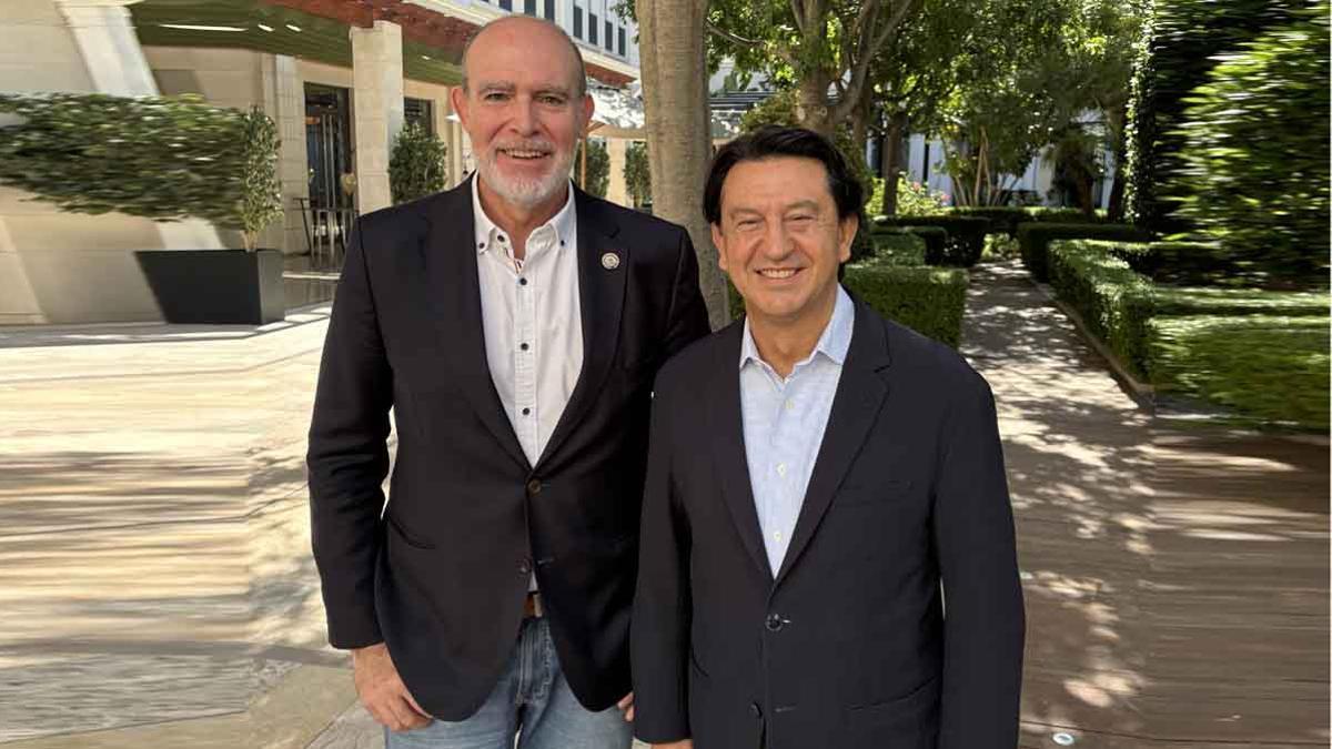 José Muñoz, CEO mundial de Hyundai y Xavier Pérez en Valencia