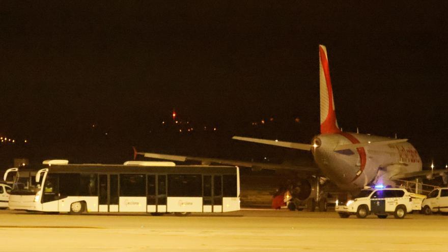 12 detinguts després de la fuga de passatgers d’un avió a Palma de Mallorca
