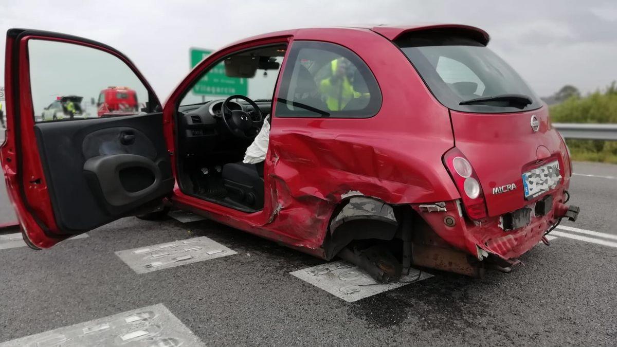Uno de los vehículos implicados en el grave accidente de Cambados. / Iñaki Abella