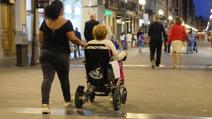 La nueva ley deja en un &#039;limbo&#039; a 10.000 canarios dependientes a la espera de prestación