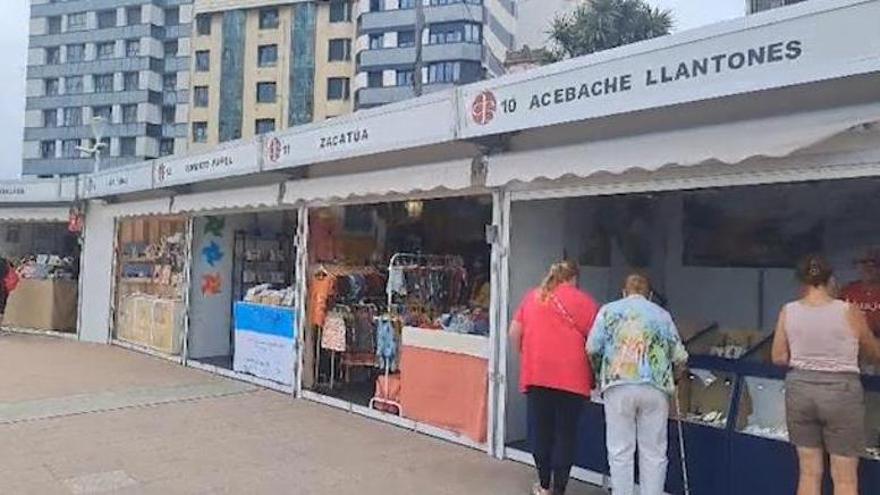 VÍDEO: El mercado de artesanía abre sus puertas en el Náutico