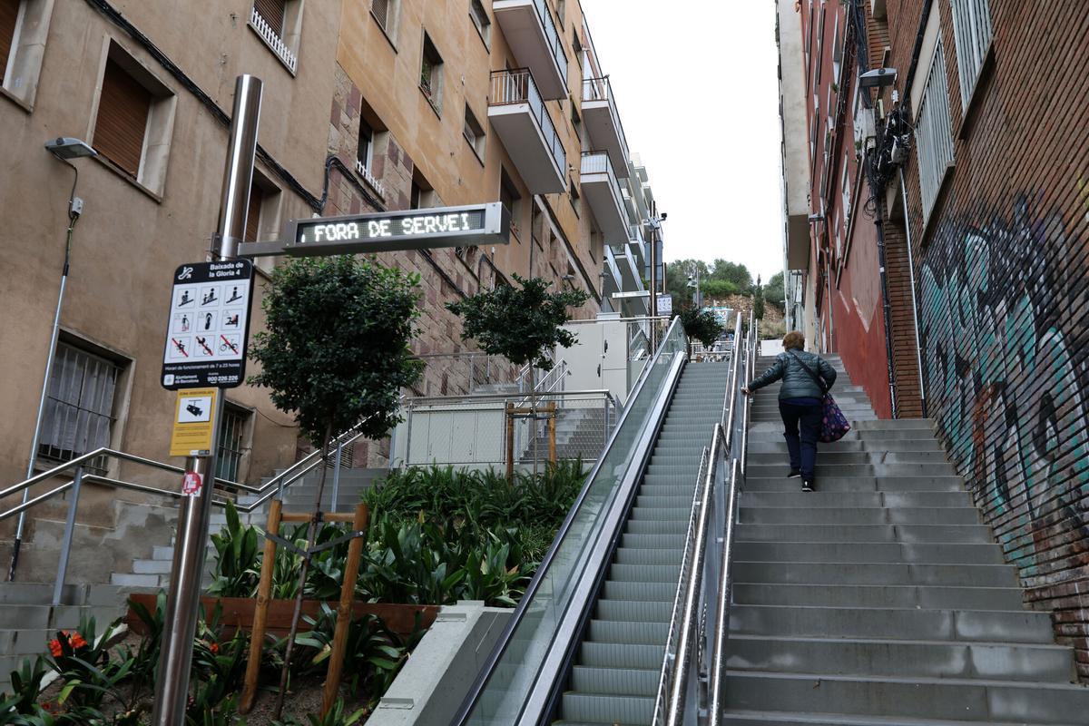 «Estan fetes per a guiris, no per als veïns»: continua el calvari de les escales de la Baixada de la Glòria de Barcelona