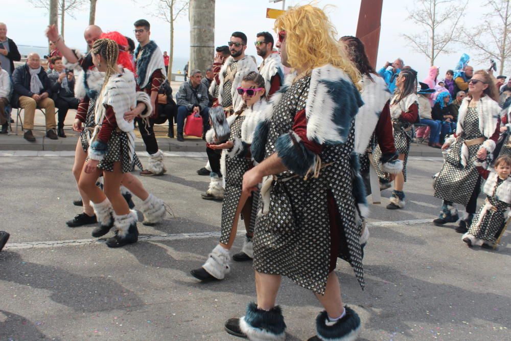 Roses viu un carnaval pletòric de gent i bon temps