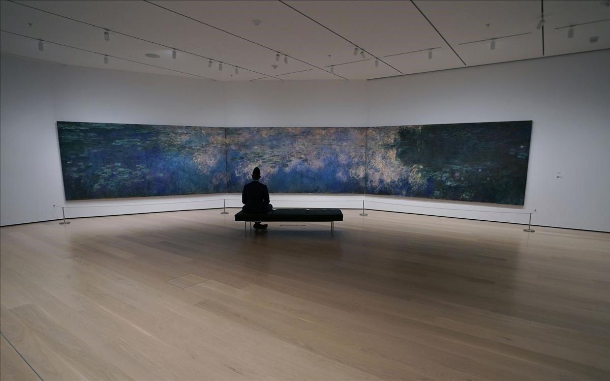 zentauroepp54665179 a man looks at  claude monet s  water lilies  as the museum 200828165010