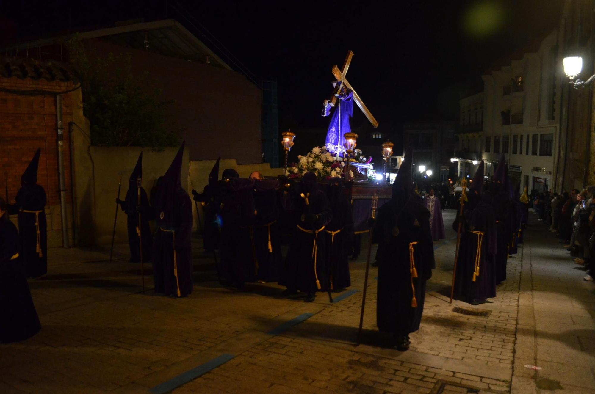 GALERÍA | Solemne Procesión de las Tinieblas, en Benavente