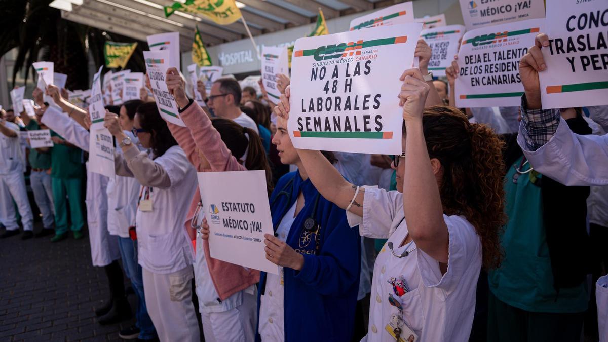 Manifestación por el cambio de condiciones de médicos por parte del Ministerio por fuera del HUC