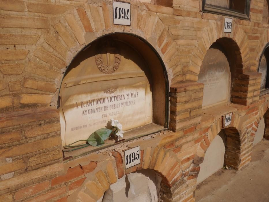 Homenaje a los enterrados más antguos en el cementerio de Valencia