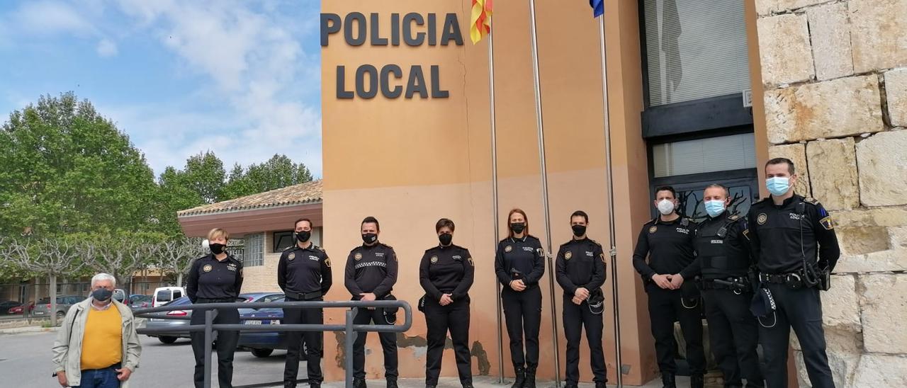 Los cinco nuevos agentes en el acto de incorporación a la Policía Local de Villena.