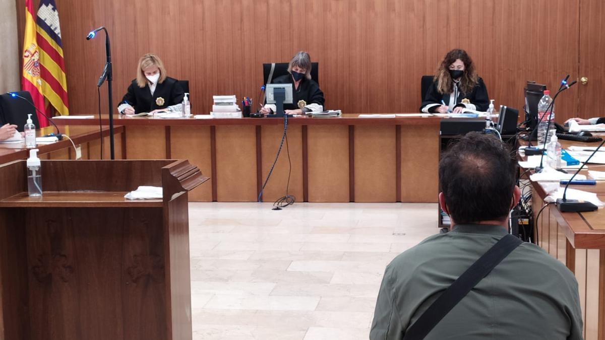 El acusado, durante el juicio.