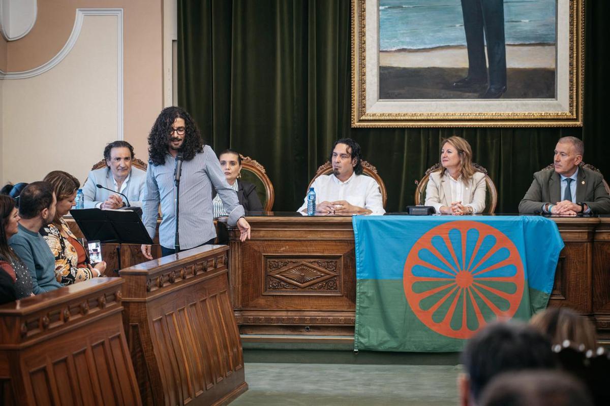 Un momento del acto oficial en el Ayuntamiento de Castelló presidido por la alcaldesa, Begoña Carrasco.
