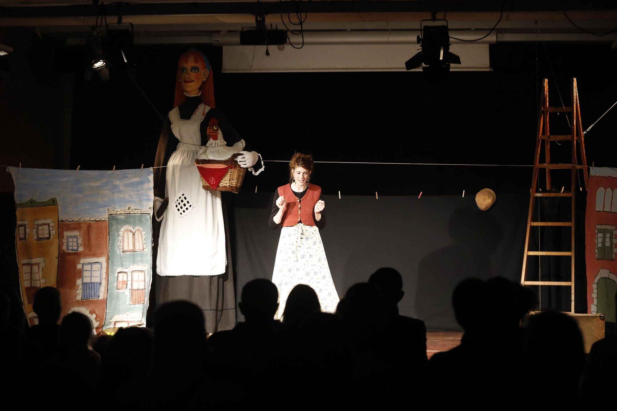 Girona. Centre Civic Pont Major. Espectacle de titelles "Les llegendes del Pont".