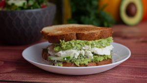 Tostada de aguacate