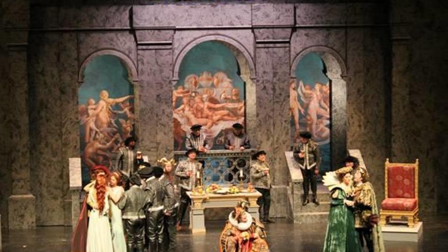 Un millar de personas asiste en Teulada al estreno de «Rigoletto»