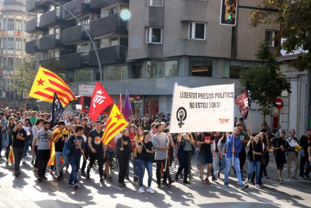 Un miler d'estudiants demanen l'alliberament dels «presos polítics» a Girona