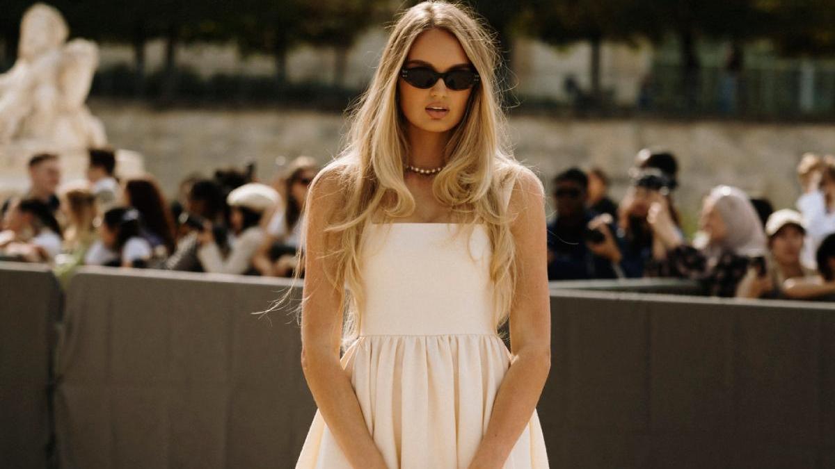 Zara rebaja los vestidos blancos más elegantes y especiales: 6 modelos que triunfarán este verano