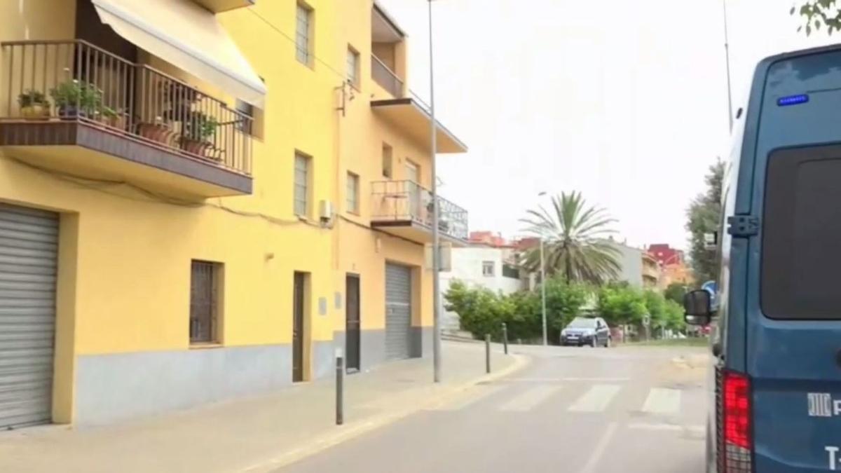 VÍDEO | Destrossen a Figueres cases del familiars de l'autor dels crims de Girona