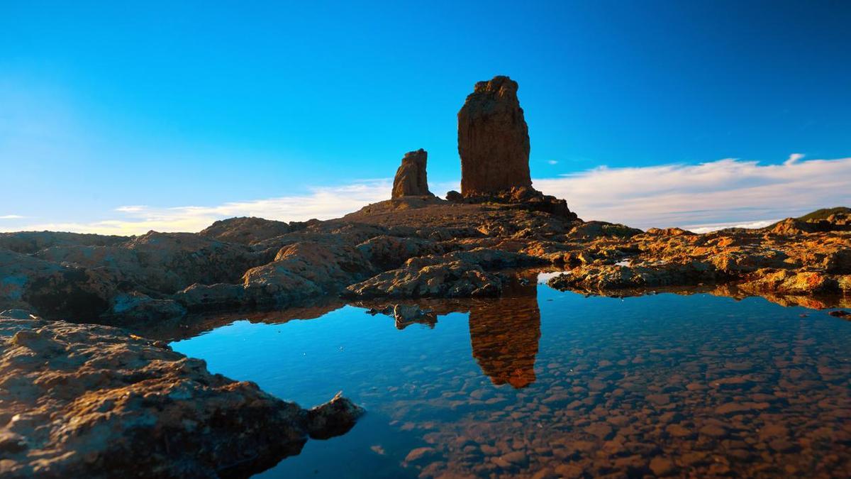El monolito volcánico que corona esta espectacular ruta de senderismo