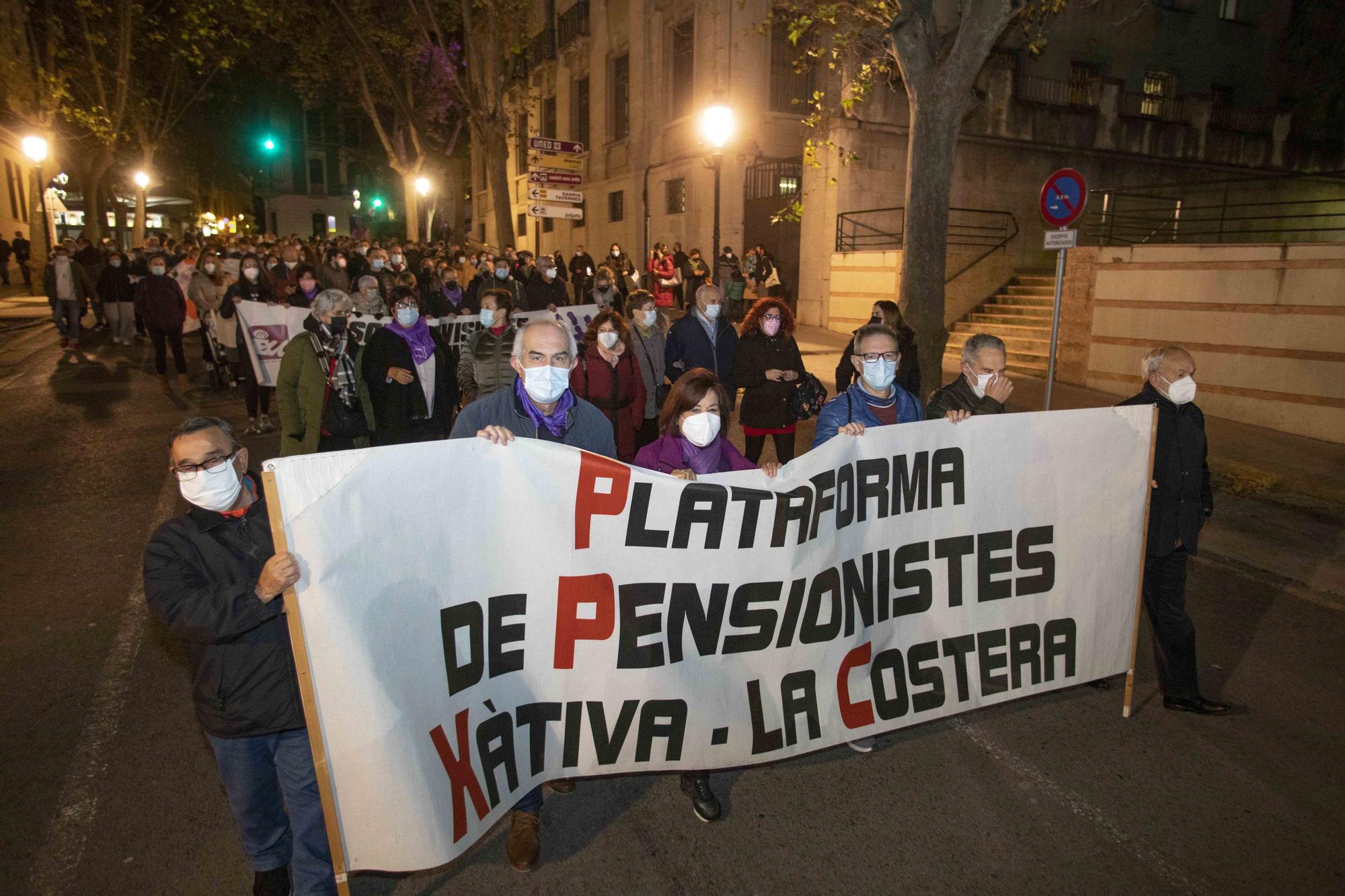 Así fue la marcha del 25N por las calles de Xàtiva