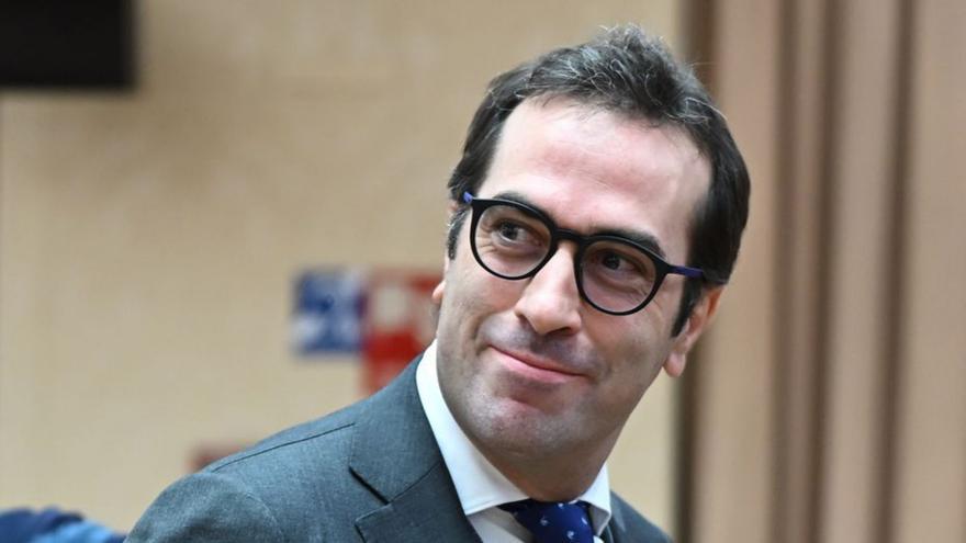 El ministre d’Economia, Comerç i Empresa, Carlos Cuerpo, ahir. | FERNANDO VILLAR / EFE