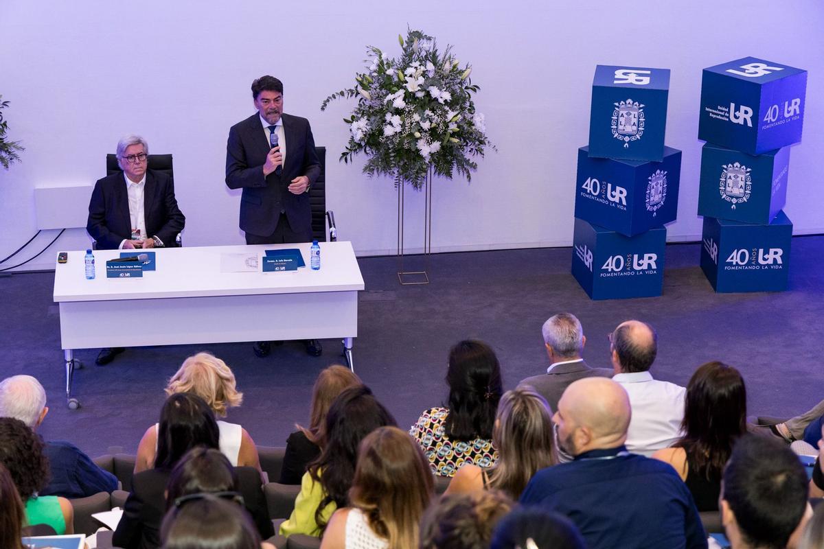El alcalde de Alicante, Luis  Barcala, inauguró el foro.