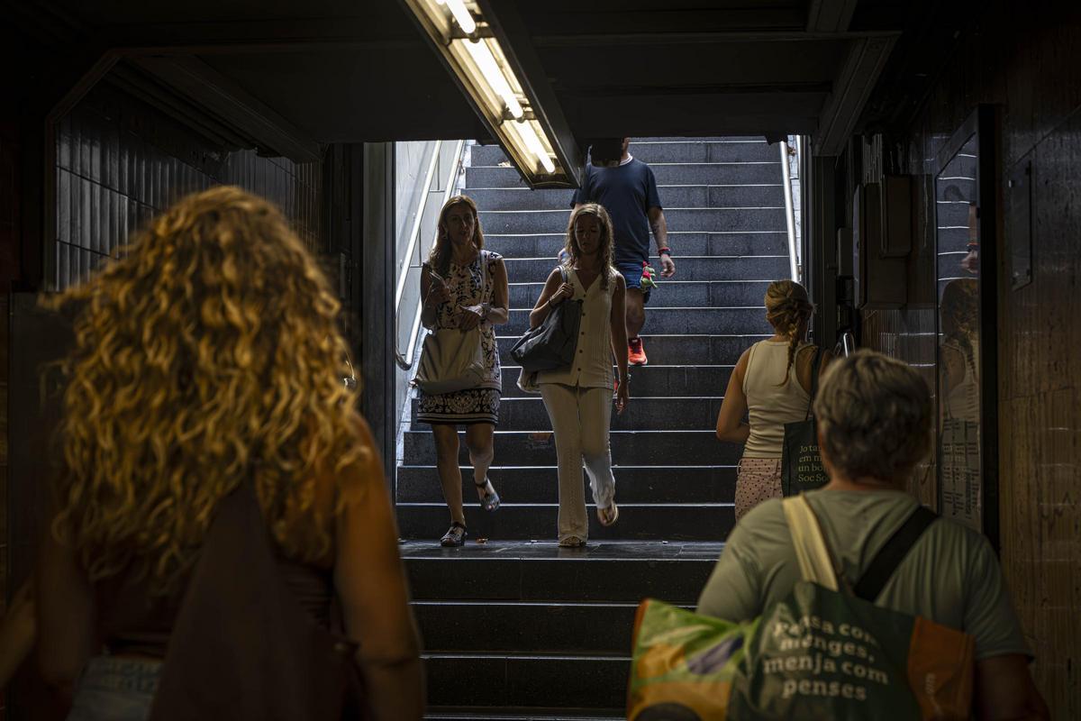 Reabre la estación Verdaguer de la L4 del metro de Barcelona y su enlace con la L5 Reabre la estación Verdaguer de la L4 del metro de Barcelona y su enlace con la L5